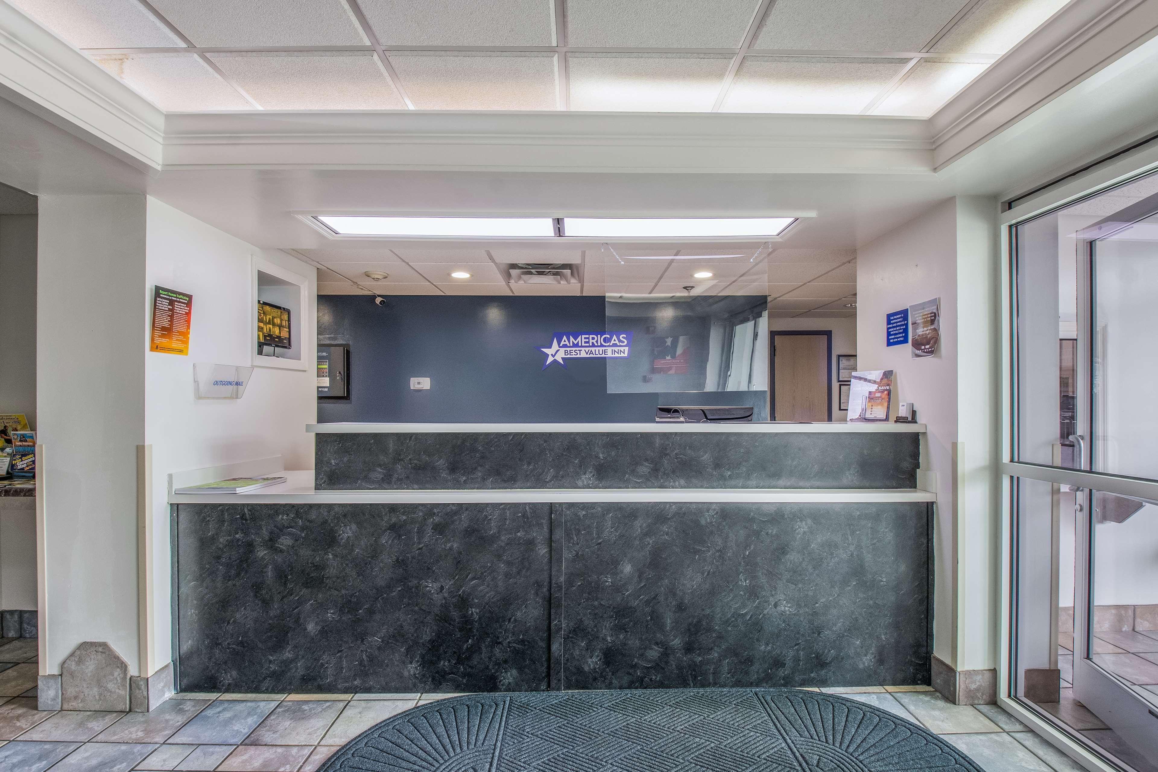 Americas Best Value Inn-Knoxville East Exterior photo